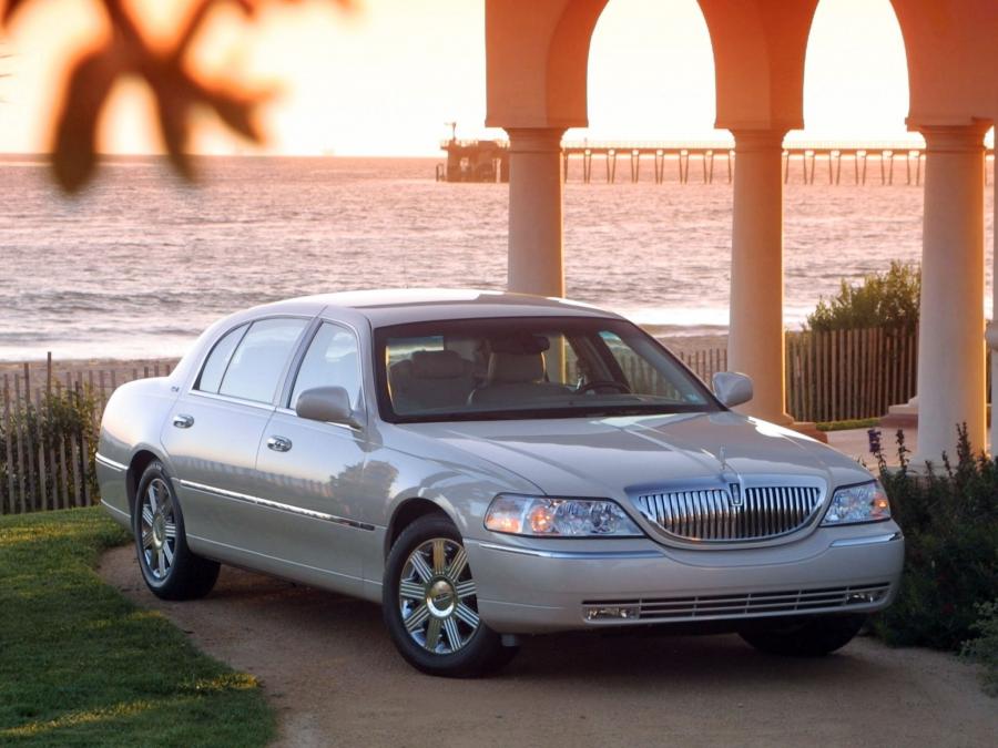  Lincoln Town Car 2003 года  (фото 67 из 68)